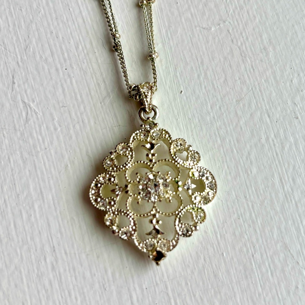 Avon Art Nouveau Lace Pendant